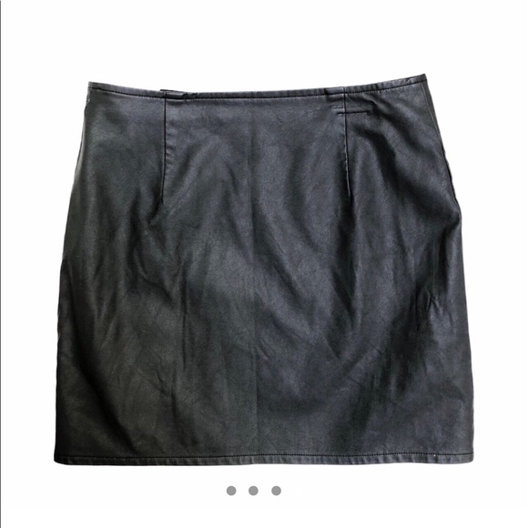 Hollister Leather Miniskirt - Picture 4 of 4